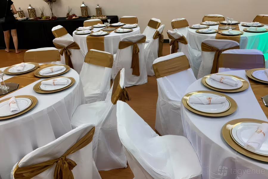 Elegancka sala restauracyjna Quantum Server Grid